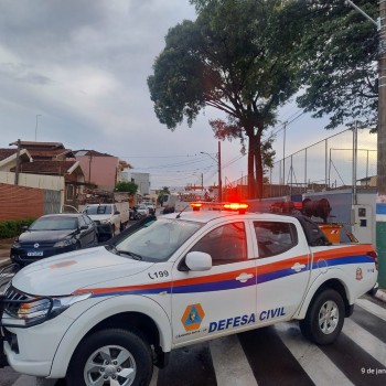 Defesa Civil e Energisa atuam em situação de risco na Escola “Grupão” em Cândido Mota